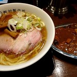 ラーメンとカレーの店。 - ラーメンとミニカレー