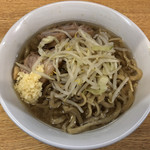ラーメン二郎 - ラーメン 750円　麺半分・ヤサイちょっと・ニンニクで