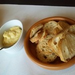 ユーロバル・オオシマ - ブイヤベースにつけるパンとアイオリソース