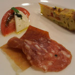イタリア料理のお店 ラ　サラ  - 前菜　パルマ産の生ハムとサラミと・・・