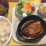 アリクイ食堂 - ある日の日替わり定食（ブリの照り焼き）