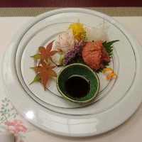 人形町 今半 東京ガーデンテラス紀尾井町店 - お造り　活穴子炙り　鮪　胡麻醤油　妻少々　山葵