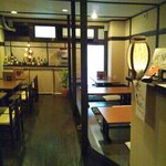 テーブルと座敷あり