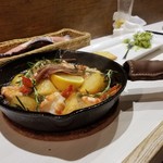 Casual Dining PiPi - 今日のおすすめメニュー～海老とアンチョビのアヒージョ 980円