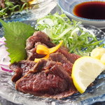 Hirarinteitemboukaku - 熊本産馬肉のタタキ