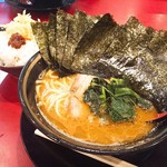 家系ラーメン たつ家 - 