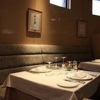 レストラン コートドール - 店内のテーブル席