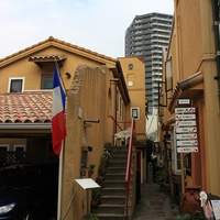 ラ・トゥーエル - フランス国旗が目印です