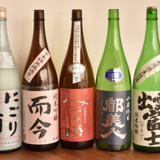 全国から集めた厳選地酒や、ワイン、ビールなどドリンクも充実