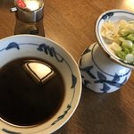 拉麺酒房 熊人 - つけ麺の醤油つけ汁&スープ割&薬味&追加醤油