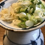 拉麺酒房 熊人 - つけ麺のスープ割&薬味(ネギ、生姜)