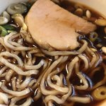 拉麺酒房 熊人 - つけ麺三種盛りの細麺とつけ汁 焼豚乗せ
