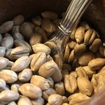 拉麺酒房 熊人 - 煎った小麦(サービス) アップ