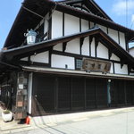 小淵沢 井筒屋 - 歴史を感じさせる建物