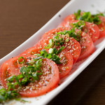 Premium Wagyu Beef SHIBATA - 赤トマトとイリ胡麻のサラダ