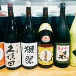 すし処たか - 数種類の日本酒をお楽しみいただけます