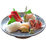 Assortment of 5 sashimi (1 serving)