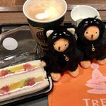 タリーズコーヒー - 5種の彩りフルーツサンド&カフェラテ&シャ ノワール