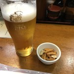 鳥こう - 柿の種はサービス。お通しもチャージもなし。