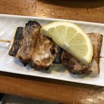 鳥こう - 豚バラ。分厚くて食べ応えあり。