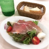 ナプレ 横浜高島屋店 - ミックスサラダとパン
