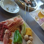 Kurayanarusawa - 野菜、肉。ウインナー、つくね、焼いてる