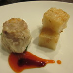 麗白 - 【海老シュウマイ】と【大根モチ】