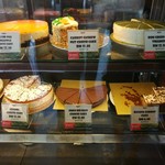 BOH TEA CENTRE - 苺やチョコ、パイナップルやチェンドルなどと組み合わせた、種類豊富なチーズケーキ（その1）