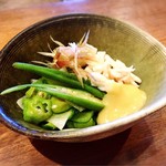 囲炉裏料理わ - 湯引きのマンボウは大変美味でございました(*´艸`*)♡
      オクラ、キュウリ、玉ねぎ、ミョウガ…
      夏野菜も新鮮でシャキシャキ〜♪