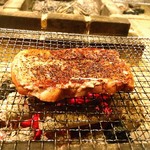 囲炉裏料理わ - ええ感じに焼けてます❤︎