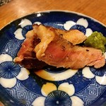 囲炉裏料理わ - プロに切り分けていただき…
      後半の肉料理としては最適なサイズ (*ﾉ∀`*)♪