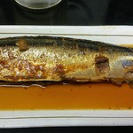 串焼通 - 秋刀魚の煮付けは丸々一匹、骨まで食べられる