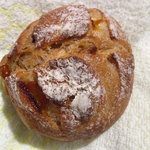 ブーランジェリー ブルディガラ - アブリコ・マング（アプリコットとマンゴーのパン）