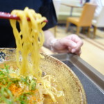 越後秘蔵麺　無尽蔵 - やや低加水気味の麺♪