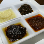 豊栄 - 特製4種の醬（豊栄醬・生姜醬・高菜醬・玉ねぎ醬）