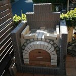みやま - ピザ窯　屋外デッキに有り、予約によるピザパーティーに使います
