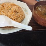 大雅 - チャーハン普通盛り。味噌汁付き。