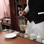 コーヒー&ワイン ヴィオロン - 自家焙煎の豆を挽きネルドリップ