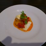 アミューズ（パプリカとモッツァレラ）