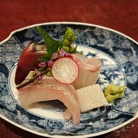 りょうりや 御旅屋 - お造り　石鯛　しま鯵　たいら貝