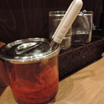 泉屋 - 箸は洗い箸、ティッシュ常備、お冷やセルフ