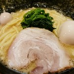 Yokohamaiekeiramenittouya - ラーメン