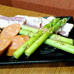 Yakiniku Shokudou Riki Tarou - ３皿目はソーセージ、ベーコン、アスパラ