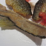 ア・ニュ ルトゥルヴェ・ヴー - アユの瞬間燻製とその肝のヴィネグレット スイカのマリネを添えてＵＰ３