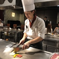 近江牛専門店 れすとらん 松喜屋 本店 - 焼いてる赤いのは野菜と赤コンニャク