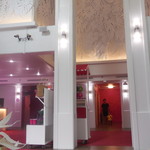 Heavenly's Island Lifestyle - ホテルロビー、、、で順番待ち