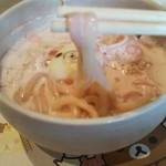 Abeno Contact - ピンクに染まったうどんは しっかりコシのある美味しいうどん