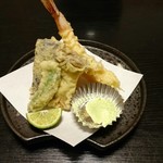壽味家 - 天ぷら（エビ、エリンギ、なす、ししとう、ホタテ➡エビの後ろで見えない）