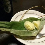 壽味家 - 甘味。中はクリームがぎっしり。
