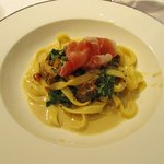 シャトン - ボルチーニ茸とケールの自家製タリアテーレ